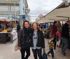 Met Syl op de markt van Loule